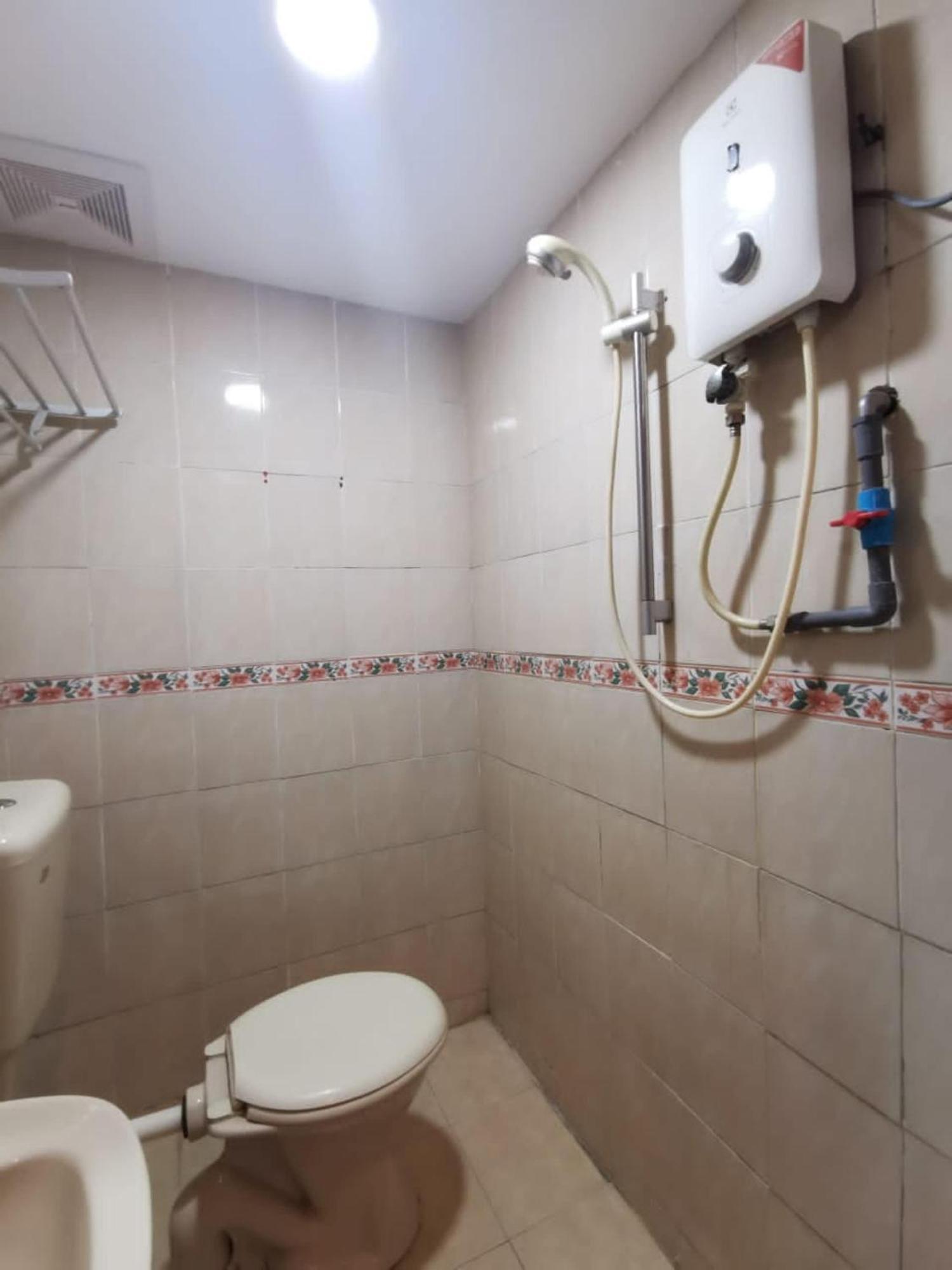 Super Oyo 90086 My Seven Days Inn Johor Bahru Bagian luar foto