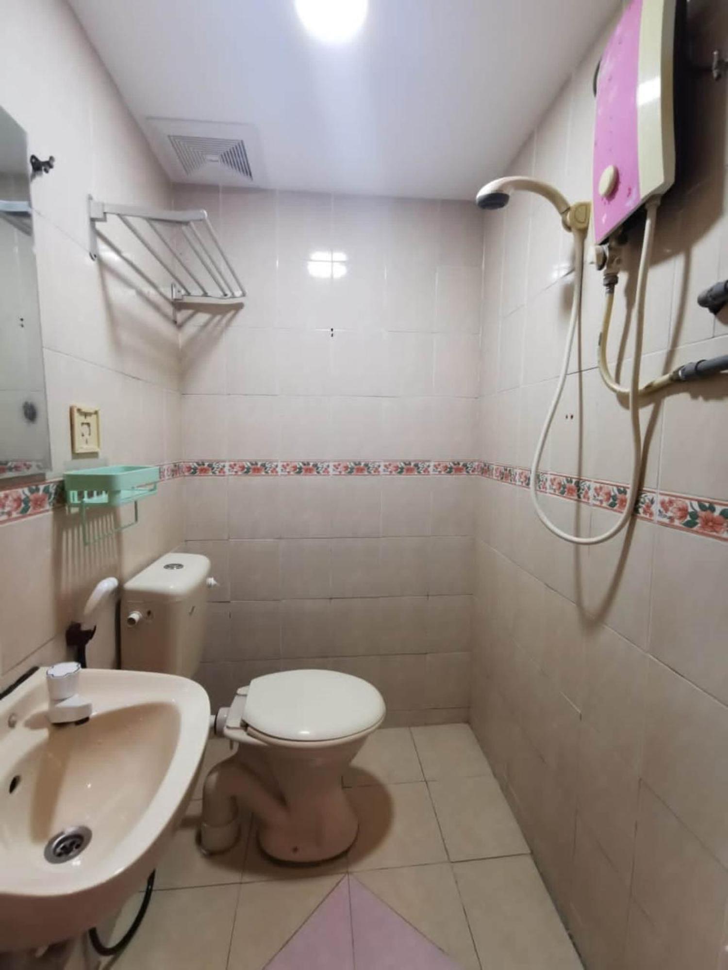 Super Oyo 90086 My Seven Days Inn Johor Bahru Bagian luar foto