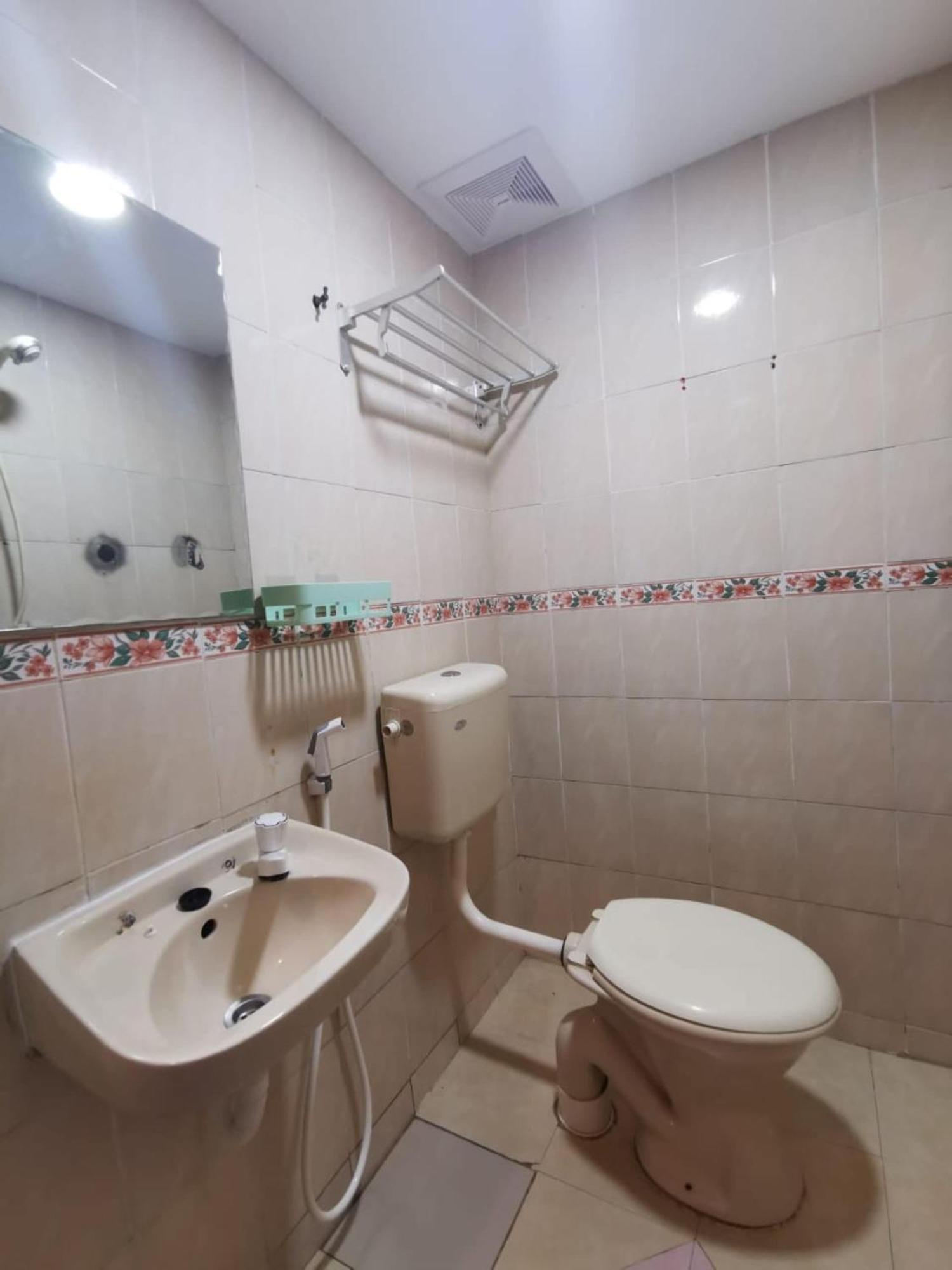 Super Oyo 90086 My Seven Days Inn Johor Bahru Bagian luar foto