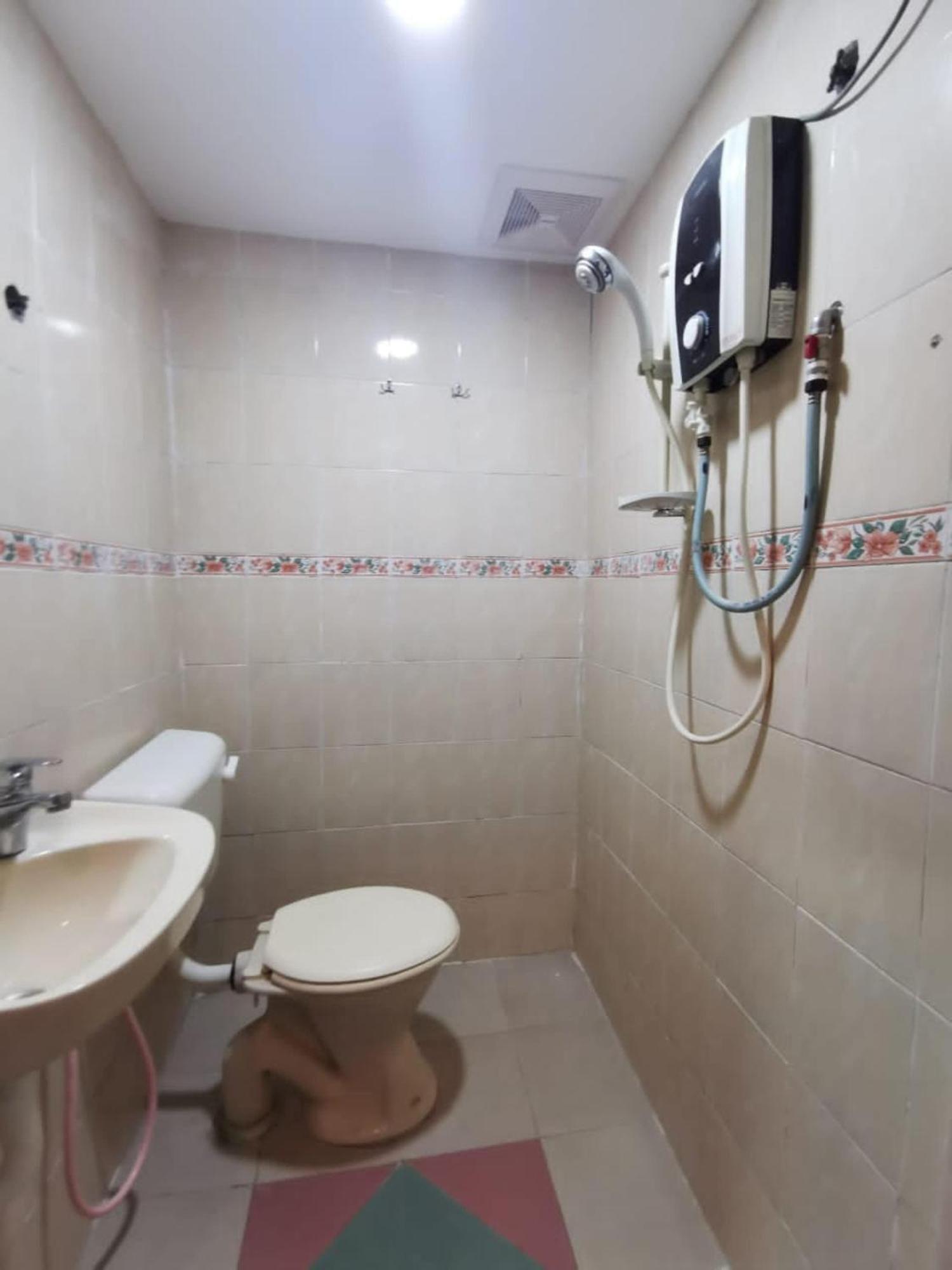 Super Oyo 90086 My Seven Days Inn Johor Bahru Bagian luar foto